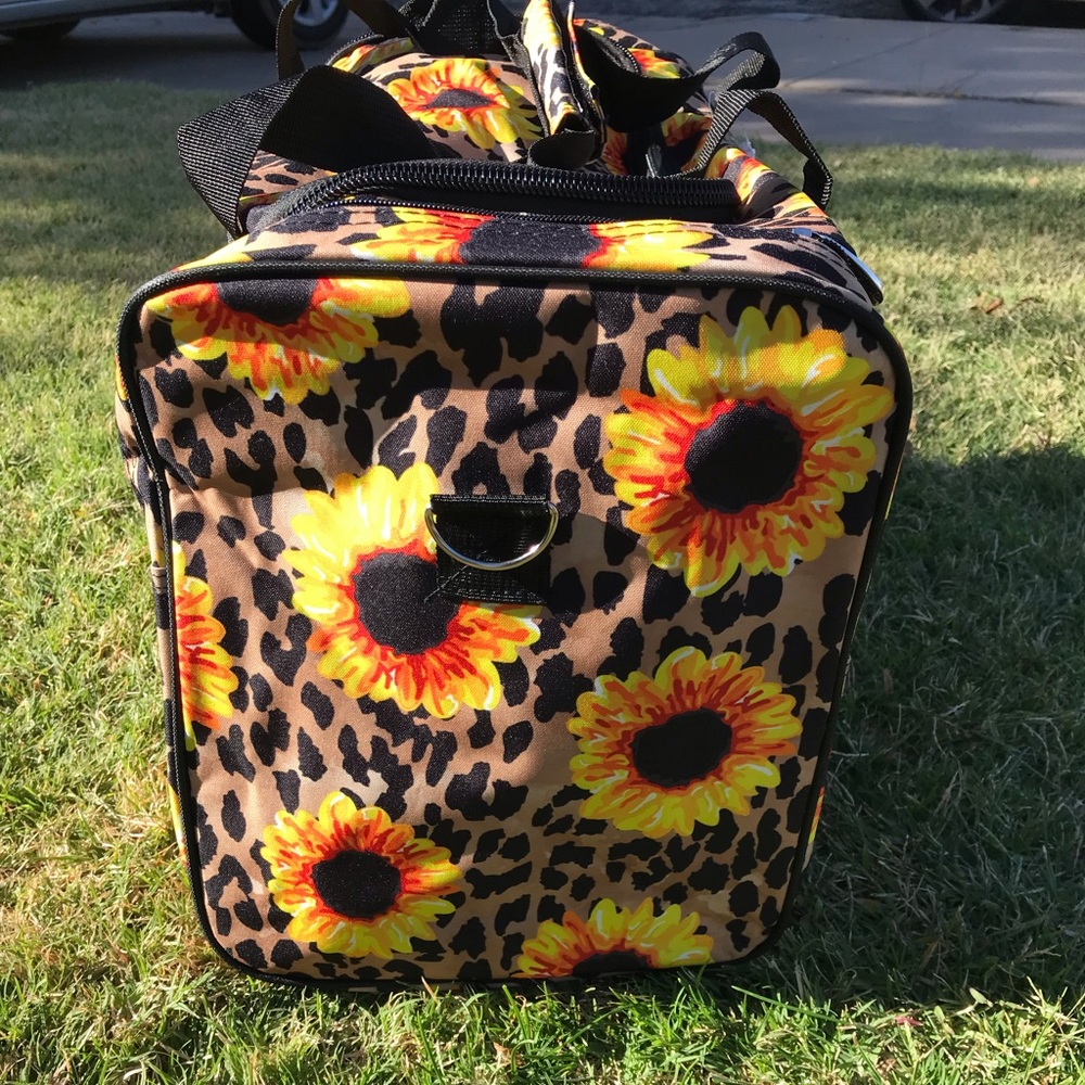 Sunflowers Leopard Dufflebag - Picture 2 of 4